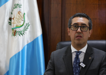 El ministro de Finanzas Públicas, Jonathan Menkos Zeissig,