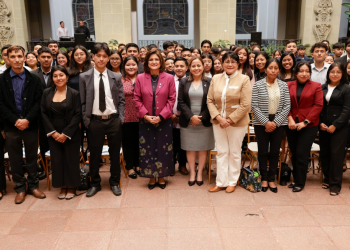 Vicepresidenta participó en conversatorio con estudiantes de derecho de Mazatenango. (Foto: Dickens Zamora)