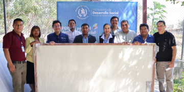 Fodes entrega pizarras en Baja Verapaz para fortalecer la educación. /Foto: Mides.