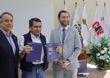 CIV y entidades afines a infraestructura tratan actualizaciones en el Libro Azul. /Foto: CIV.