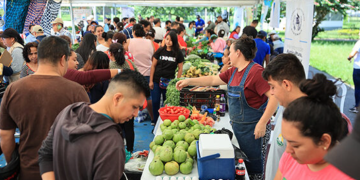 El regreso de la Feria del Agricultor reafirma el compromiso del Gobierno de Guatemala con la seguridad alimentaria y el bienestar de la población. / Foto: MAGA