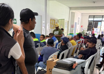 Realizan jornada de vacunación a recolectores de desechos en Mixco. (Foto: MSPAS)