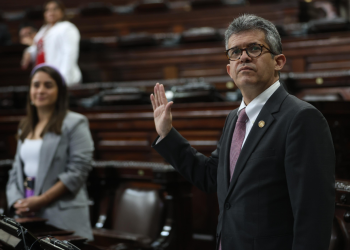 Interpelación del ministro de Salud, Joaquín Barnoya. / Foto: Congreso