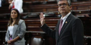 Interpelación del ministro de Salud, Joaquín Barnoya. / Foto: Congreso