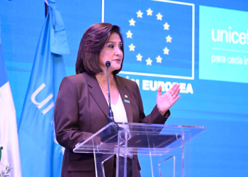 Vicepresidenta participó en la entrega de resultados de la Estrategia Integral para Combatir la Desnutrición Crónica. / Foto: Álvaro Interiano.