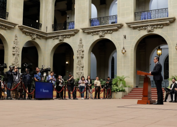 El ministro de Finanzas Públicas, Jonathan Menkos