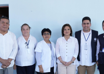 Vicepresidenta Karin Herrera supervisó acciones que brinda el Centro de Salud en Estanzuela, Zacapa. / Foto: Vicepresidencia de la República.