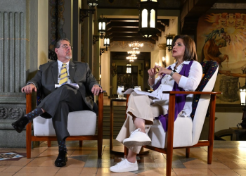 Presidente Arévalo y vicepresidenta Herrera dialogan sobre acciones a favor de las mujeres. / Foto: Byron de la Cruz.