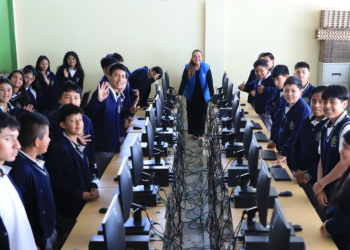 Ministra de Educación supervisó centros educativos de Quetzaltenango. (Foto: Mineduc)