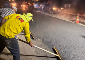 Trabajos de asfaltado en marcha. / Foto: CIV