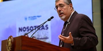 Presidente, Bernardo Arévalo, participó en la conmemoración del Día Internacional de la Mujer. / Foto: Álvaro Interiano