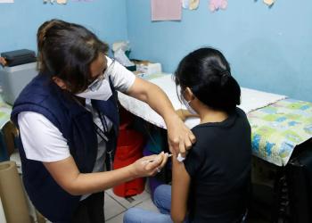 Ministerio de Salud promueve la vacunación contra la tos ferina. (Foto: MSPAS)