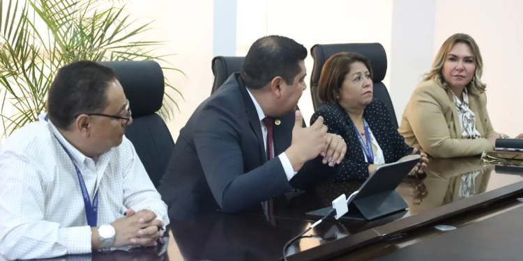 CIV e IGSS unen esfuerzos para mejorar el acceso a la salud. /Foto: CIV.