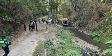Hospital de Chimaltenango atienda a heridos de accidente en ruta a Santo Domingo Xenacoj. (Foto: ASONBOMD)