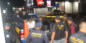 Captura de tres presuntos sicarios vinculados a la pandilla Barrio 18. / Foto: PNC