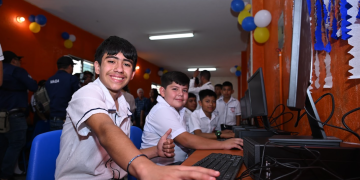 Estudiantes de Chiquimula cuenta con nuevo laboratorio de computación e inglés