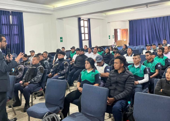 Para prevenir delitos VET en Antigua Guatemala, SVET capacita a autoridades del lugar. /Foto: SVET.