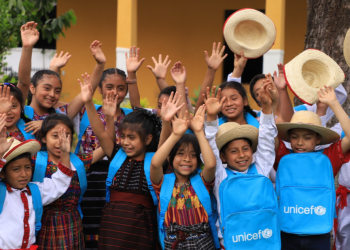 Unicef dona 250 kits complementarios para fortalecer la Educación Bilingüe e Intercultural. (Foto: Mineduc)
