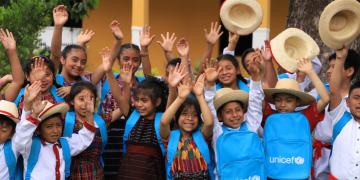 Unicef dona 250 kits complementarios para fortalecer la Educación Bilingüe e Intercultural. (Foto: Mineduc)