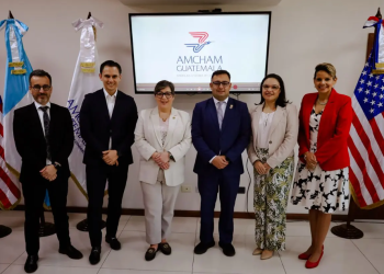 Viceministro de Transporte partició en un conversatorio sobre infraestructura estratégica para la inversión extranjera. /Foto: CIV.