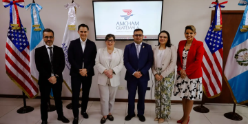 Viceministro de Transporte partició en un conversatorio sobre infraestructura estratégica para la inversión extranjera. /Foto: CIV.