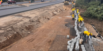 CIV realiza los últimos trabajos en el km 44 de la autopista de Palín-Escuintla. /Foto: DGC.