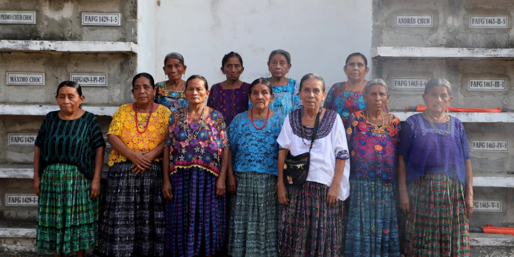 Este trabajo no solo representa un acto de dignificación hacia las víctimas, sino también una contribución a la preservación de los idiomas mayas y xinka. / Foto: Copadeh