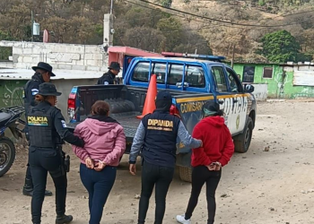 La captura de 20 personas y el desarrollo de más de 60 allanamientos en un solo día representan un golpe significativo contra el crimen organizado. / Foto: PNC