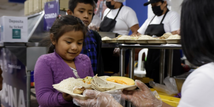 Comedores sociales llegan a más lugares del país, los comensales expresan sus impresiones. /Foto: Dickéns Zamora.