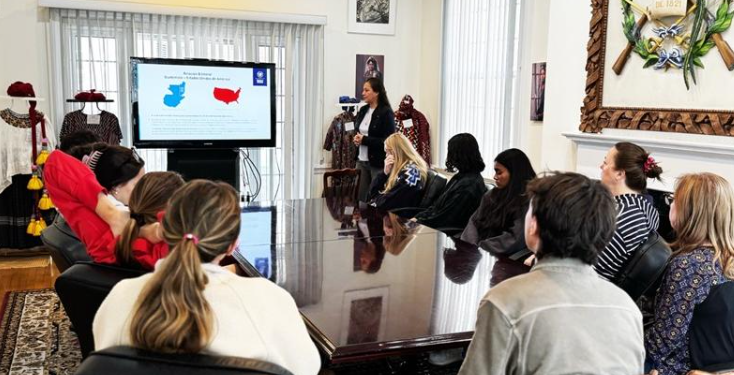 La embajada de Guatemala en EE. UU. promueve el idioma español entre estudiantes