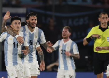 Argentina conquista Montevideo y se acerca al Mundial 2026