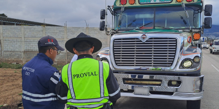 DGT mantiene operativos de control del transporte extraurbano de pasajeros en el interior del país. (Foto: DGT)