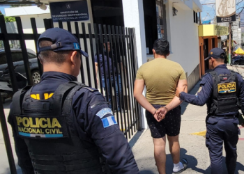 La Policía Nacional Civil capturo a un presunto coyote en Chiquimula. (Foto: PNC)