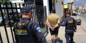 La Policía Nacional Civil capturo a un presunto coyote en Chiquimula. (Foto: PNC)