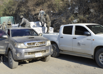 Mides entrega materiales para la sustitución de pisos de tierra. (Foto: Mides)