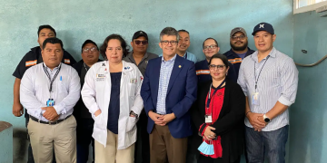 El ministro de Salud, Joaquín Barnoya supervisó áreas del Hospital Roosevelt. (Foto: MSPAS)