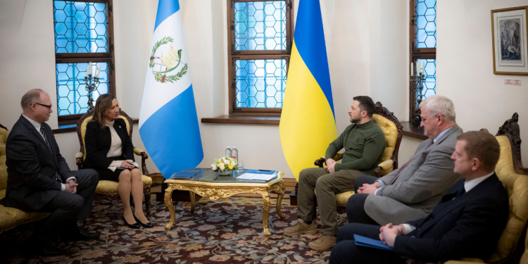 Embajadora guatemalteca presenta cartas credenciales en Ucrania