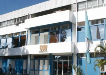 DGT aclara que las mantas con su logo en la ruta al Atlántico no son oficiales. /Foto: Archivo AGN.