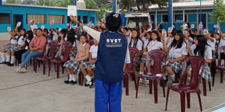 SVET brinda capacitaciones en centros educativos para prevenir delitos VET. /Foto: SVET.