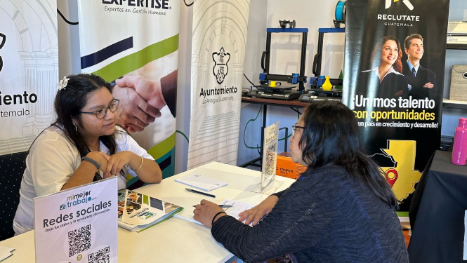 Entérate de los lugares y fechas de la feria de empleo en tu departamento. /Foto: Mintrab.