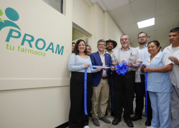 Inauguración segunda farmacia Proam . / Foto: Dickens Zamora y Alvaro Interiano.