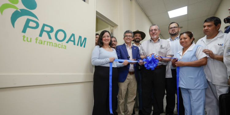 Inauguración segunda farmacia Proam . / Foto: Dickens Zamora y Alvaro Interiano.