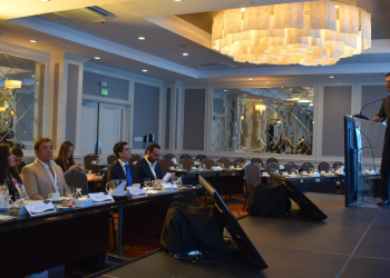 Autoridades se reúnen para impulsar el desarrollo económico del país a través de la infraestructura vial. /Foto: CIV.