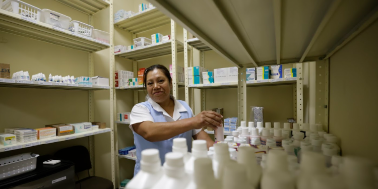 Nueva farmacia Proam en el Hospital de Antigua Guatemala beneficiará a más de 100 mil personas
