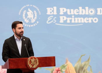 Santiago Palomo aclara que no se cobrarán más impuestos por la unificación del CUI y el NIT. /Foto: Noé Pérez.