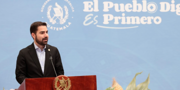 Santiago Palomo aclara que no se cobrarán más impuestos por la unificación del CUI y el NIT. /Foto: Noé Pérez.