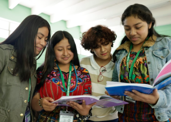El Mineduc estableció el reglamento para el fondo de becas formación técnica laboral en inglés. (Foto: Daniel Ordoñez)