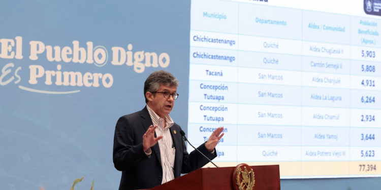 Ministro de Salud presenta el número de puestos de salud inaugurados. /Foto: Noé Pérez.