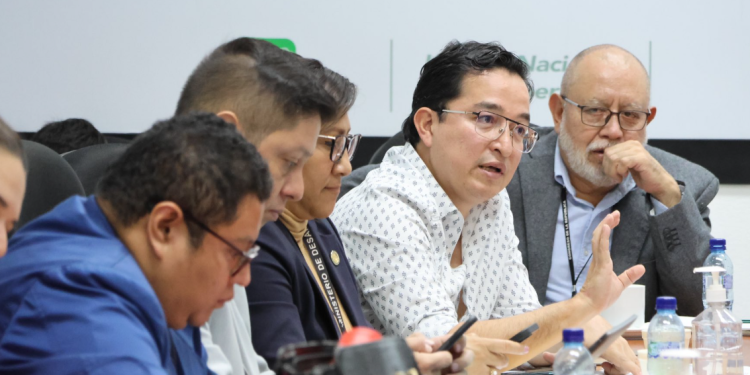 Director del Fodes expone sobre manejo de fondos en su administración. / Foto: Fodes.