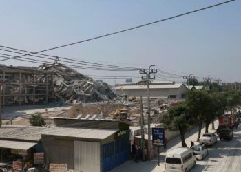 Pilas de escombros se observan por doquier en la capital birmana.